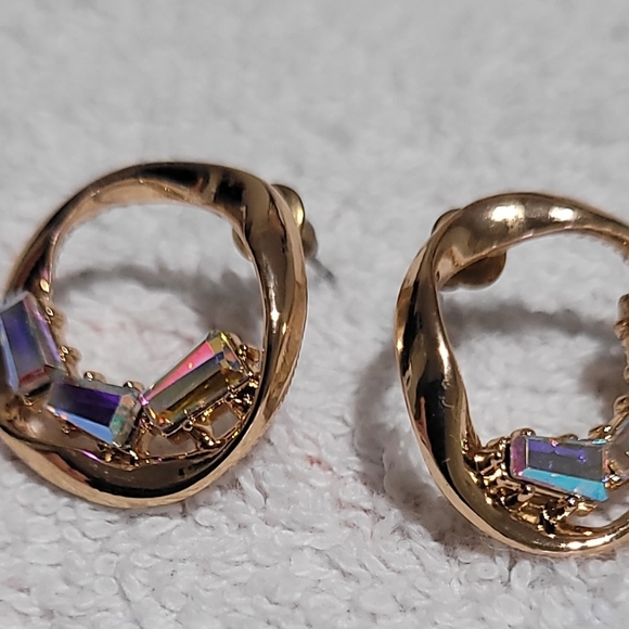 Jewelry - Elegant Gold and Iridescent Earrings